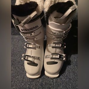 Rossingol Pure 80 Women’s Ski Boots, Size 6